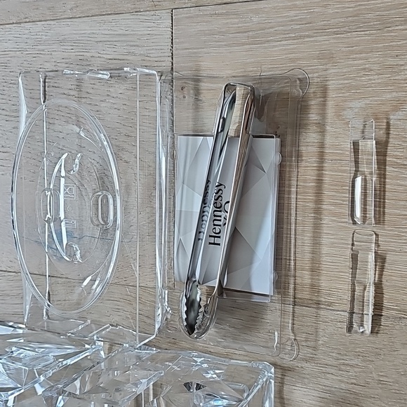 Hennessy XO Plastic Ice Bucket And Tongs - Picture 2 of 7